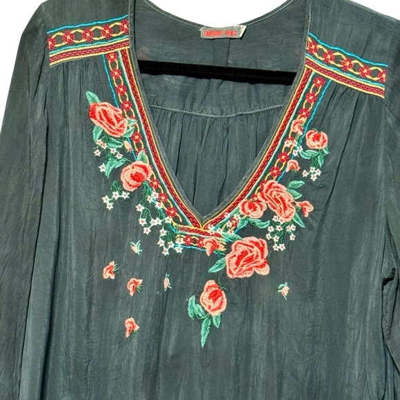 Johnny Was Floral Embroidered 3/4 Sleeve V-Neck Crinkle Gauzy Lightweight Tunic - Picture 2 of 12